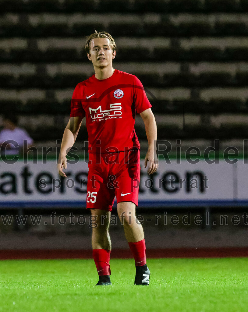 2023-09-01_058_SC_Baldham-Vaterstetten_gegen_TSV_1877_Ebersberg | Vaterstetten, Deutschland, 01.09.2023:
Fußball, Kreisliga 2023 / 2024, 3. Spieltag, SC Baldham-Vaterstetten gegen TSV 1877 Ebersberg, Ergebnis: 1:2

Nelson Rook (SC Baldham-Vaterstetten, #25)

Foto: Christian Riedel / fotografie-riedel.net