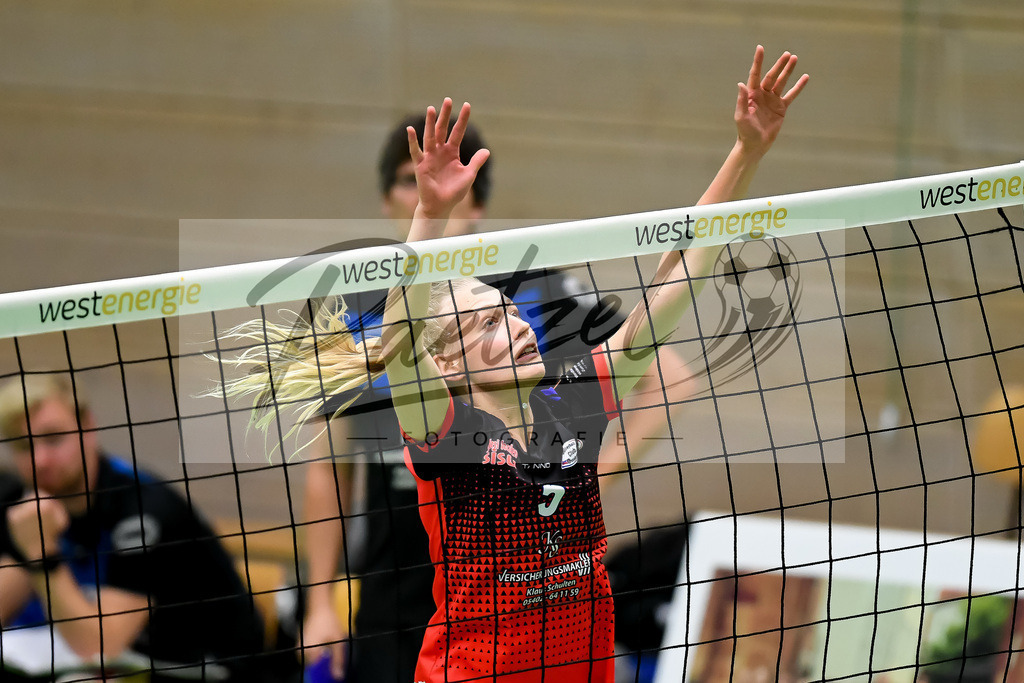 VCOBWA20211106_115 | Volleyball, Frauen:   bei dem Spiel der 3. Liga West zwischen VC Osnabrueck und SV BW Aasee in der Schlosswallhalle am 06.11.2021 in Osnabrueck, Deutschland. - Realisiert mit Pictrs.com