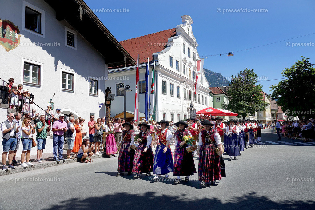 news-2022-Juli17-Musikumzug-Reutte-DSD03408-Elbigenalp | Info aus dem Bezirk Reutte/Ausserfern Tirol sowie eine umfangreiche Bilddatenbank über die gesamte Region: Lechtal, Talkessel Reutte, Tannheimertal, Zwischentoren. Lech, Plansee, Zugspitze, Grenztunnel, B179, Fernpassstraße, Verkehr, Lawinen, Tradition, - Realisiert mit Pictrs.com