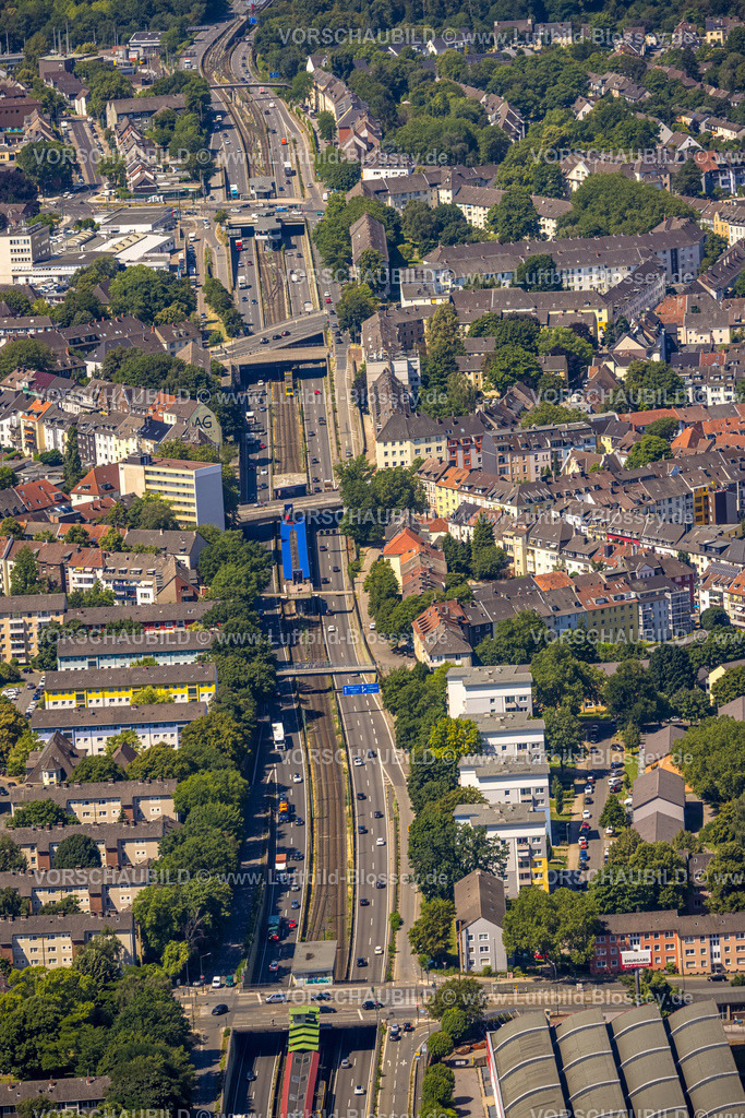 Essen230703175 | Luftbild, Wohnhäuser an der Autobahn A40, S-Bahn Haltestelle Breslauer Straße, Holsterhausen, Essen, Ruhrgebiet, Nordrhein-Westfalen, Deutschland