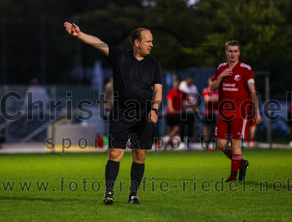 2023-08-01_045_FC_Finsing_gegen_SpVgg_Altenerding | Finsing, Deutschland, 01.08.2023:
Fußball, TOTO Pokal 2023 / 2024, 1. Spieltag, FC Finsing gegen SpVgg Altenerding, Endergebnis: 0:5

Schiedsrichter Florian Felkel

Foto: Christian Riedel / fotografie-riedel.net