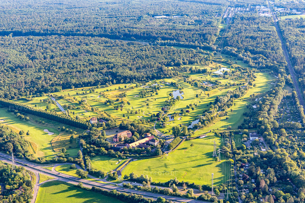 Luftbild: Golfplatz Hofgut Scheibenhardt AG im Ortsteil Beiertheim-Bulach in Karlsruhe im Bundesland Baden-Württemberg in Deutschland. Foto: IMG_142307.jpg vom 07.07.2024 durch Werner Riehm/FLY-FOTO.deWWW.HOFGUT-SCHEIBENHARDT.DE