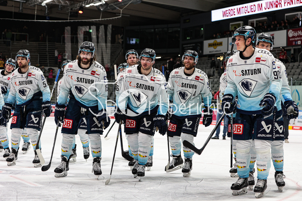Augsburger Panther - ERC Ingolstadt | Große freude bei den gaesten nach dem Sieg in Augsburg