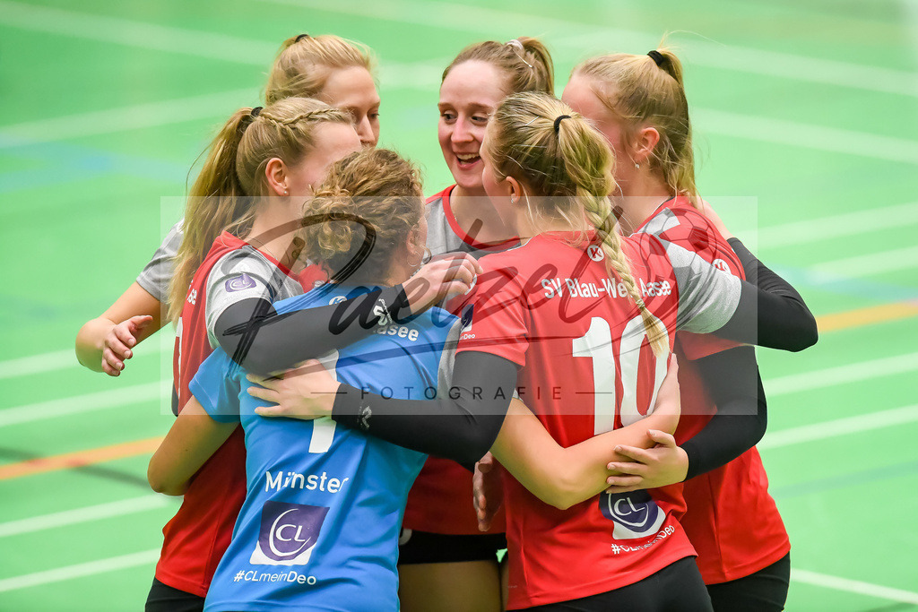 VCOBWA20211106_096 | Volleyball, Frauen:   bei dem Spiel der 3. Liga West zwischen VC Osnabrueck und SV BW Aasee in der Schlosswallhalle am 06.11.2021 in Osnabrueck, Deutschland. - Realisiert mit Pictrs.com