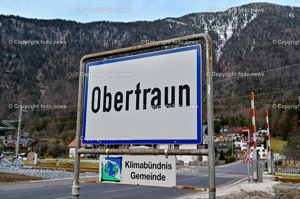 Obertraun_ 13.01.2023-3 | 13.01.2023, Obertraun, AUT, Obertraun, im Bild Ortstafel, Ortschild, Ortsende, Tafel, Schild