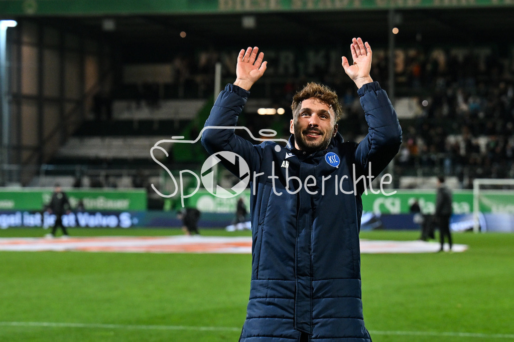 SpVgg Greuther Fürth - Karlsruher SC | FUERTH, GERMANY - OCTOBER 24: the team of Karsluhe - Fabian SCHLEUSENER (Karlsruher SC 24) his birthday - celebtrating with the fans after the 2. bundesliga match between SpVgg Greuther Fuerth vs. Karlsruher SC on matchday 10 at Sportpark Ronhof Thomas Sommer on October 24, 2025 in Fuerth, Germany / DFL REGULATIONS PROHIBIT ANY USE OF PHOTOGRAPHS AS IMAGE SEQUENCES AND/OR QUASI-VIDEO