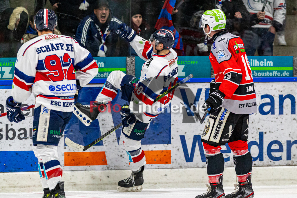 TSV Peißenberg Miners vs ESC Kempten SHARKS | Eishockey Bayernliga 2023/2024, TSV Peißenberg Miners vs ESC Kempten SHARKS, 20240121,
Tor Nikolas OPPENBERGER (SHARKS 10), feiert vor den Fans,
2024-01-21 in Peißenberg (Eisstadion)
10 Nikolas OPPENBERGER (SHARKS 10)
Copyright: WolfgangxLindner foto-lindner.de