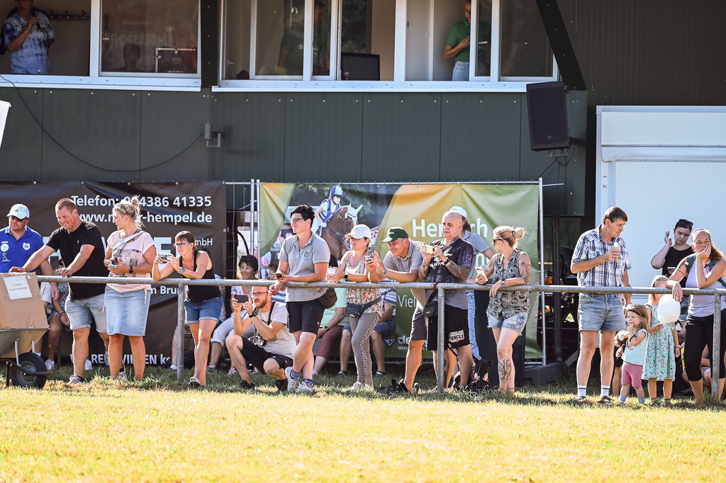 DSC_3646 | Pferde- und Turnierfotografie in Westsachsen. Pferdeportraits, Auftragszeichnungen und intuitive Kunst.