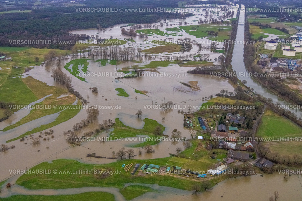 Huenxe231204048 | Luftbild vom Hochwasser der Lippe, Weihnachtshochwasser 2023, Fluss Lippe tritt nach starken Regenfällen über die Ufer, Überschwemmungsgebiet Pliesterbergsche Sohlen
Landschaftsschutzgebiet, Fluss Lippemäander, Wesel-Datteln-Kanal, Bucholtwelmen, Hünxe, Ruhrgebiet, Nordrhein-Westfalen, Deutschland