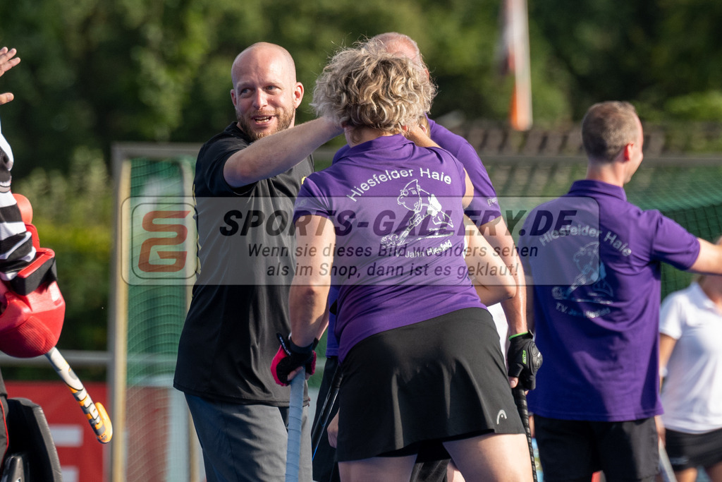 SFE_20240817_0201 | Krefeld, Deutschland, 17.08.2024:  European Cup for Recreational Hockey Players im KTHC Stadion Rot-Weiss Köln Tennis and Hockey Club am 17.08.2024 in Krefeld, Deutschland. (Foto von Stephan Fehrmann)Krefeld, Germany, 17.08.2024: European Cup for Recreational Hockey Players in KTHC Stadion Rot-Weiss Köln Tennis and Hockey Club at 17.08.2024 in Krefeld, Deutschland. (Foto from Stephan Fehrmann)