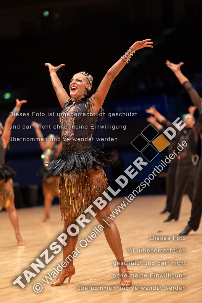 20221112-02561 | Hier finden Sie Tanz Bilder vom Latein und Standard Formationen tanzen. Sportbilder vom Tanzsport. Schöne Fotos und von Weltmeisterschaft, Europameisterschaft, Bundesliga, Regionalliga, Oberliga und Landesliga sowie von GOC Stuttgart, DanceComp, WM Bremen