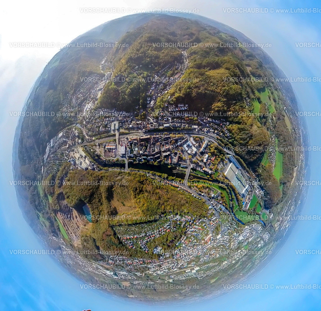 Hagen20221020_24_Hohenlimburg | Luftbild, Innenstadt Mühlenbergstraße mit Fluss Lenne, Steinbruch Steltenberg, Waldgebiet in Herbstfarben, Fisheye Aufnahme, Fischaugen Aufnahme, 360 Grad Aufnahme, Hohenlimburg, Hagen, Ruhrgebiet, Nordrhein-Westfalen, Deutschland