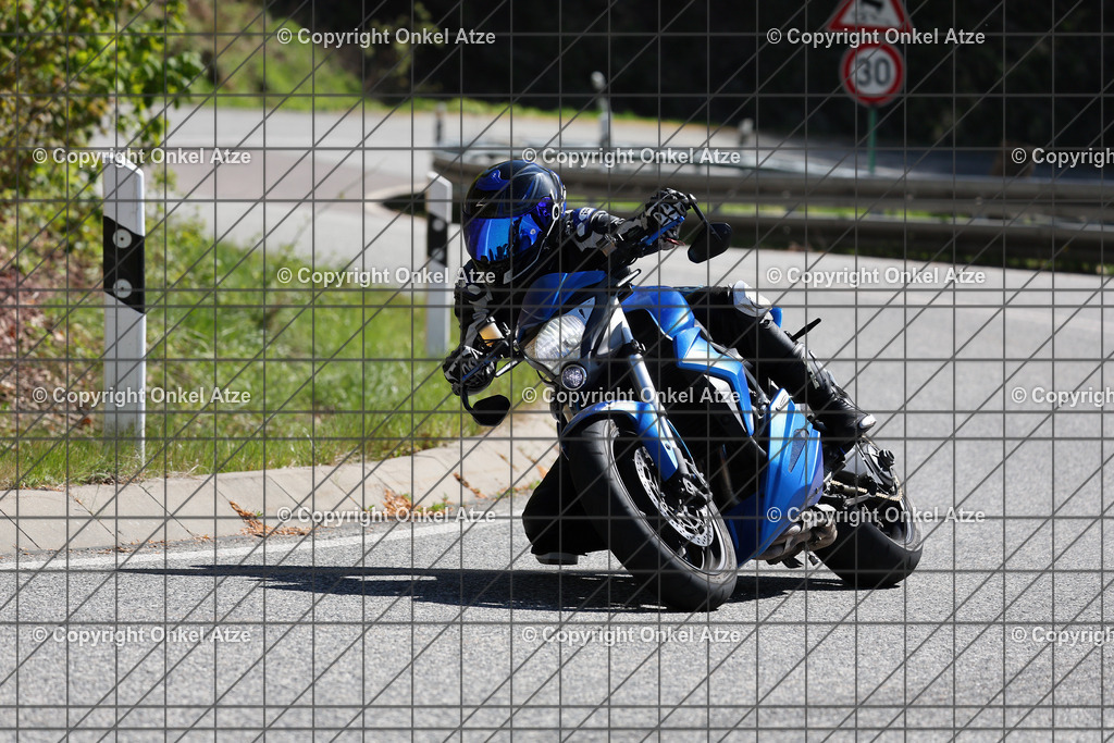 IMG_7858 | Fotograf am Kyffhäuser. Onkel Atze. Kyffhäuser Rennstrecke. Café36. Motorsportfotografie. - Realisiert mit Pictrs.com