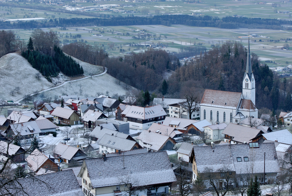 Fraxern Dorfansicht | Fraxern, Austria - December 28, 2009: Dorf Fraxern verschneit. - Realisiert mit Pictrs.com
