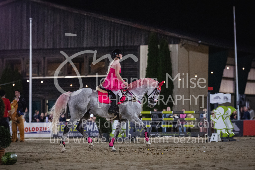 230827_Delbrueck_Kostuem-831 | Deine schönsten Turniermomente als professionelle Fotos! Entdecke hochwertige Pferdesport-Fotografie im Online-Shop. Jetzt Fotos finden & bestellen!