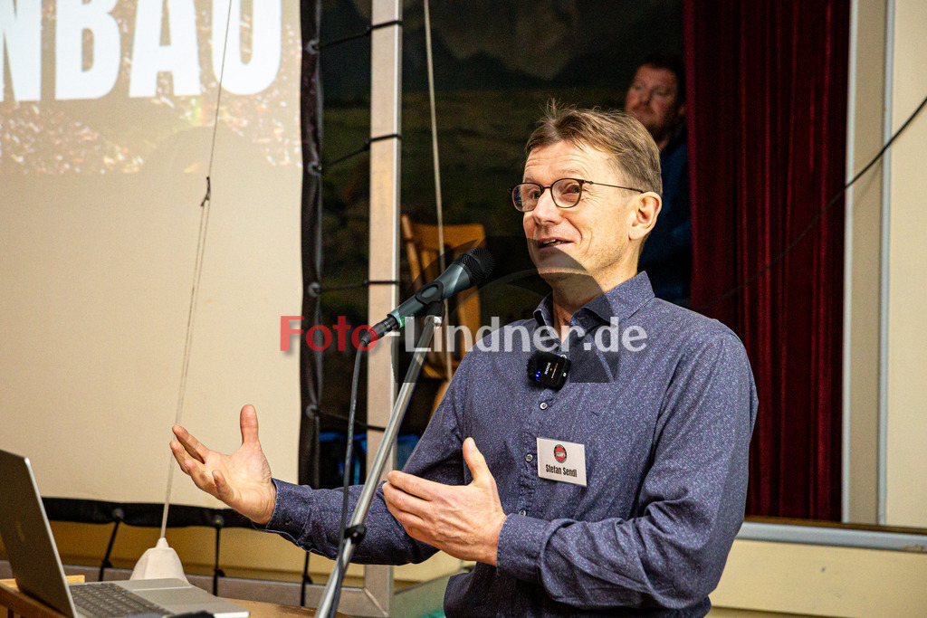 Konzeptvorstellung der IG Eishalle | Infoabend Eishalle Peißenberg, Konzeptvorstellung der IG Eishalle, 20250206,Vorstellung der Energetischen Sanierung,2025-02-06 in Peißenberg (Gasthof Zur Post)Stefan SendlCopyright: WolfgangxLindner foto-lindner.de