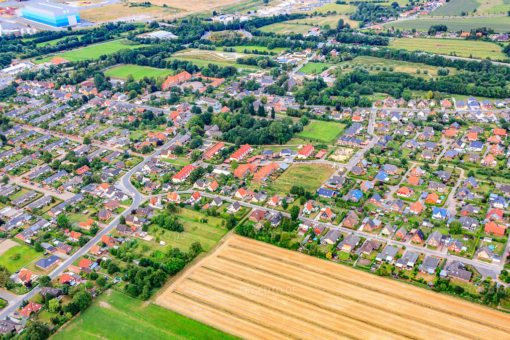 Luftbild: Altenbrucher Mühlenweg im Ortsteil Altenbruch-Westerende in Cuxhaven im Bundesland Niedersachsen in Deutschland. Foto: IMG_70525.jpg vom 06.08.2014 durch Werner Riehm/FLY-FOTO.de – Auflösung des Originals: 4752 x 3168 px