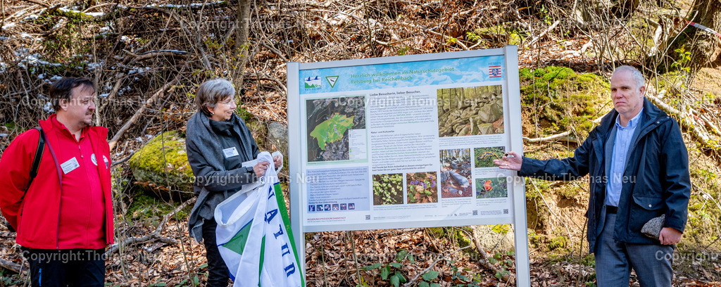 DSC_4564 | Festakt 15 Jahre Felsenmeer-Informationszentrum in Reichenbach, Neue Hinweisschilder zum Naturschutzgebiet Felsberg, wurden am Sonntag von Henriette Wache (Rp Darmstadt), und Bürgermeister Andreas Heun  enthüllt , links der FIZ Betriebsleiter Marco Kollbacher,  Bild: Thomas Neu