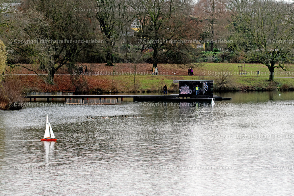  Segelboote auf dem Aasee beim RC Yachting vorm Jorge-Pardo-Pier | Segelboote auf dem Aasee beim RC Yachting vorm Jorge-Pardo-Pier - Realisiert mit Pictrs.com