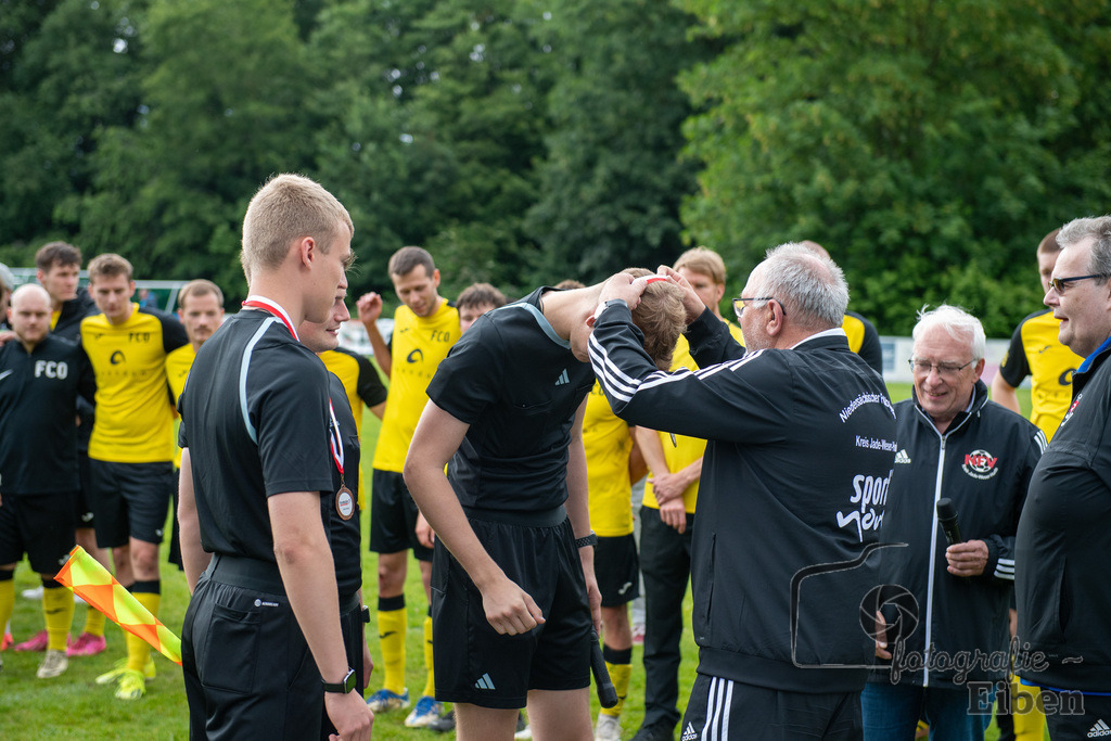1. FC Ohmstede-SVE Wiefelstede | Herren Kreispokalfinale Jade-Weser-Hunte; 1.FC Ohmestede (gelb) - SVE Wiefelstede (weiß) am 16.06.2024; in Obenstrohe (Plaggenkrugstraße), Photo: Philip Eiben 2024 - Realisiert mit Pictrs.com