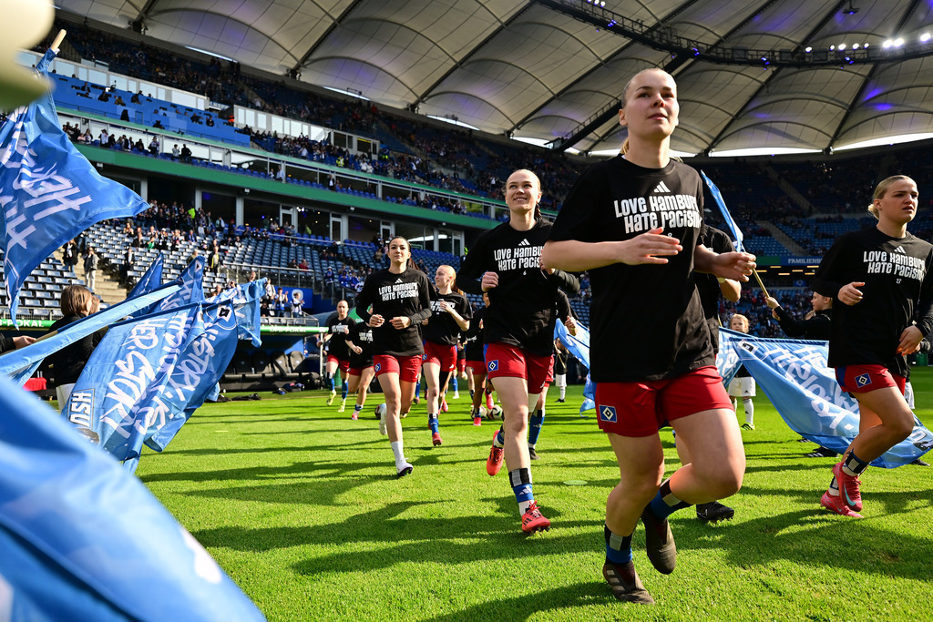 Fußball I Frauen I Saison 2024-2025 I DFB-Pokal I Halbfinale I Hamburger SV - SV Werder Bremen | Der Sportfotograf. - Realisiert mit Pictrs.com