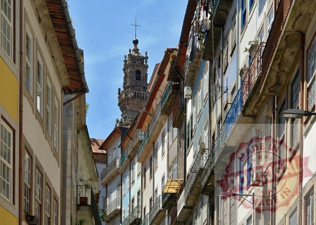 Porto narrow street with Clerigos Tower view | Traditional houses lining a historic alleyway with Clerigos tower in the background - Realisiert mit Pictrs.com