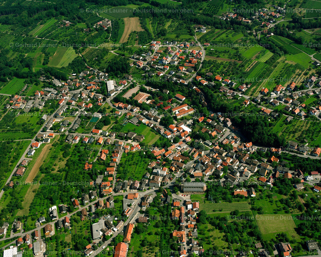 2526390 | LAUF 01.08.2005 Ortsansicht der Straßen und Häuser der Wohngebiete in Lauf im Bundesland Baden-Württemberg, Deutschland // Town View of the streets and houses of the residential areas in Lauf in the state Baden-Wuerttemberg, Germany Foto: Gerhard Launer