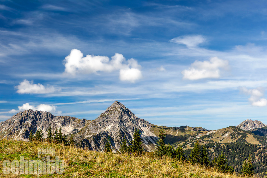 PS-Bergwelt-2026-1 | Entdecke die größte Bildgalerie der Region mit Fotografien aus dem Allgäu, der Bodenseeregion, Oberschwaben, dem Donautal und der Schwäbischen Alb. Landschaften, Luftaufnahmen und Reisefotografie als Wandbild und Fotokunst. - Realisiert mit Pictrs.com