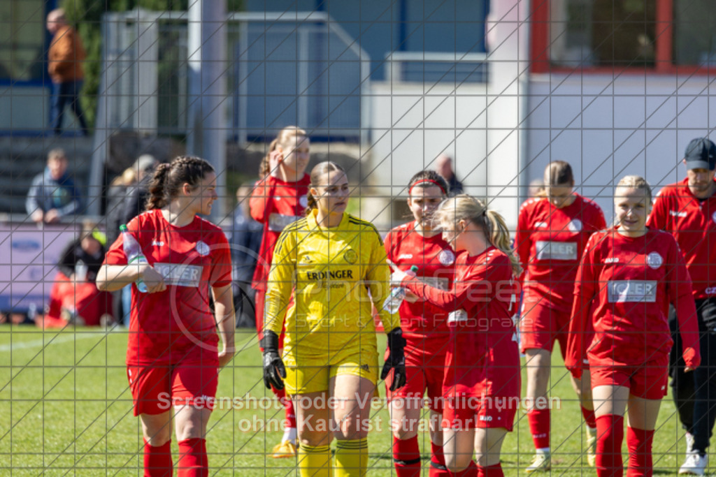 20250406_140053_0010 | #,1.FC Donzdorf (rot) vs. SV Jungingen (schwarz), Fussball, Frauen-Verbandsliga Württemberg, 16. Spieltag, Saison 2024/2025, Rasenplatz Lautertal Stadion, Süßener Straße 16, 73072 Donzdorf, 06.04.2025 - 13:00 Uhr,Foto: PhotoPeet-Sportfotografie/Peter Harich