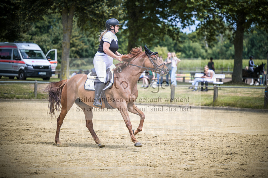 DOS_1132 | Entdecke hochwertige Reitturnierfotos von Foto Oger. Professionell, emotional und authentisch – jetzt Lieblingsmomente im Shop bestellen.Deutschlandweite Turnierfotografie. - Realisiert mit Pictrs.com