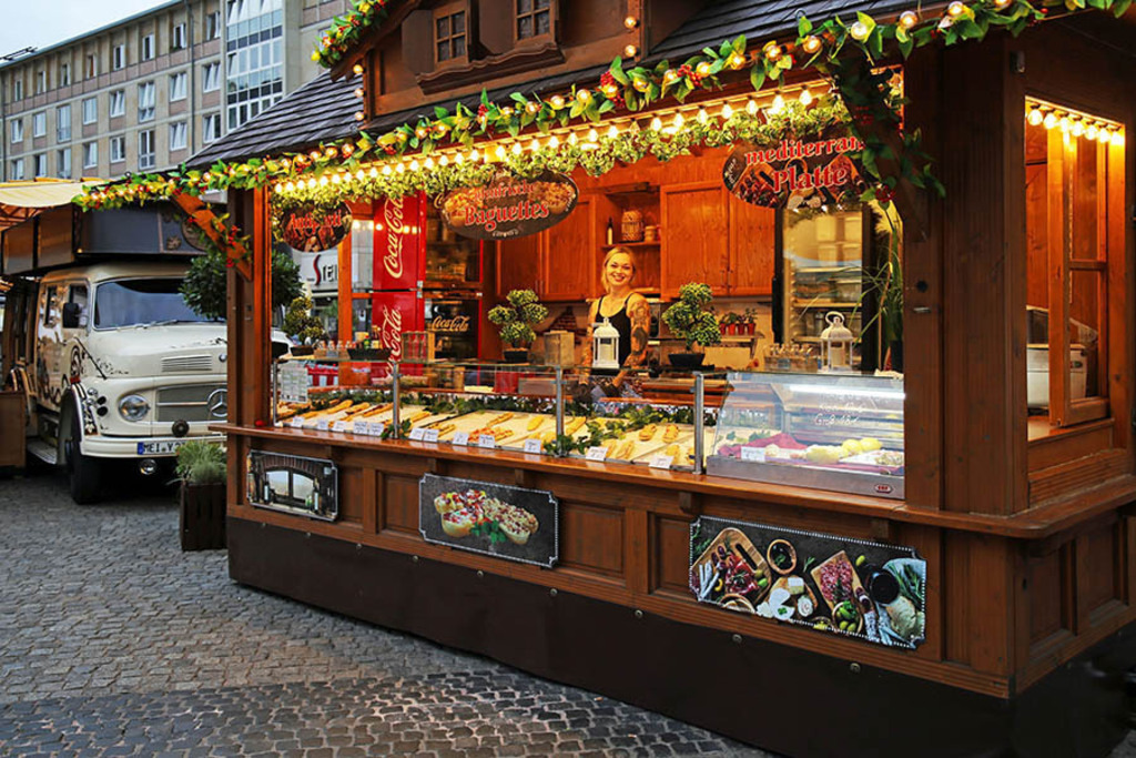 Foto: Leipzig - Leipziger Weinfest | Das Team hinter BILDLEXIKON LEIPZIG bündelt historische wie aktuelle Informationen über die Stadt Leipzig in Text und Bild auf einer Plattform und stellt diese der interessierten Öffentlichkeit zur Verfügung.