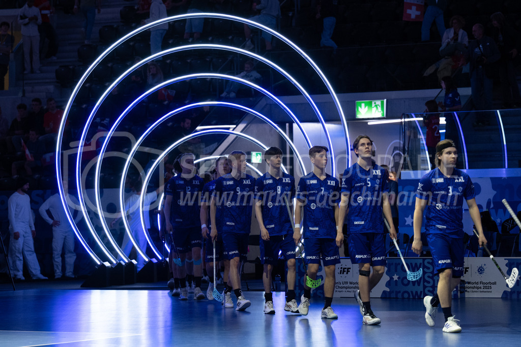 2025 Men's U19 WFC - Finland v Czechia | Finnish players entering the arena during 2025 Men's U19 WFC, Switzerland: 04.05.2025, Zürich, Swiss Life Arena.Event page: <a href="https://www.u19wfc2025.ch/">www.u19wfc2025.ch</a>Credit: Markus Aeschimann, <a href="https://markus-aeschimann.ch">markus-aeschimann.ch</a>Instagram: <a href="https://instagram.com/sportfotografie.aeschimann">@sportfotografie.aeschimann</a> - Realisiert mit Pictrs.com