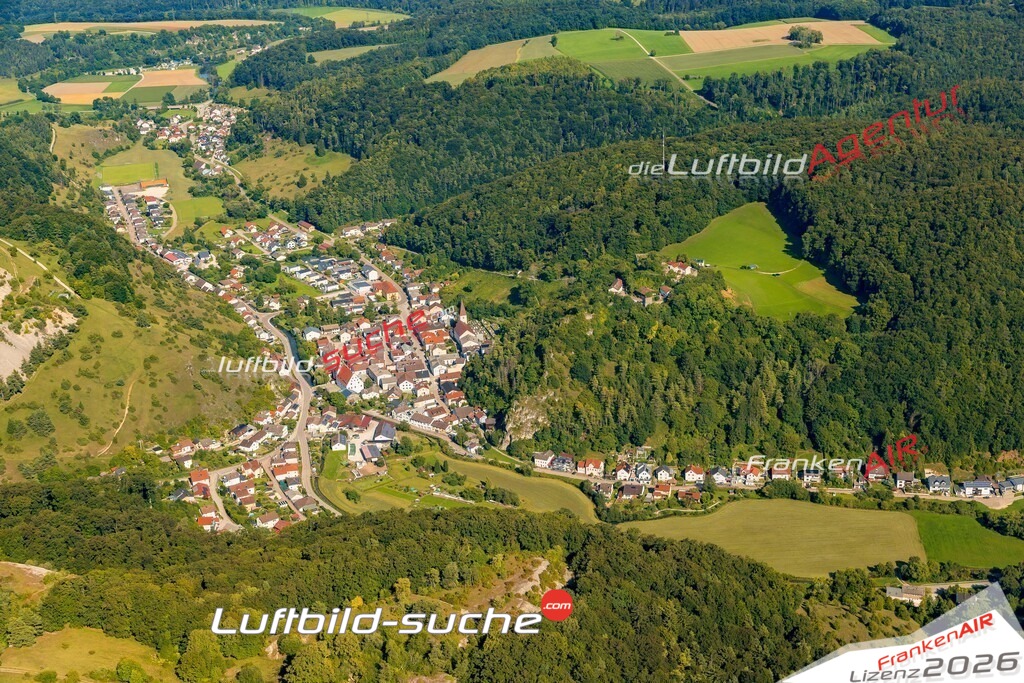 Luftaufnahme von  Mörnsheim - Die Luftaufnahme wurde 2025 vom UL-Flugzeug heraus erstellt ( keine Drohne ) - Hochauflösende Luftaufnahme - für professionelle Ausdrucke geeignet. Die Geschenkidee !Mit Lizenz und Bildrechte bestellbar