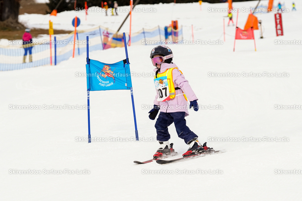 SRF_02.01.2026_0247 | Skirennfotos,Serfaus,Fiss,Ladis,Kinderskirennen,Winter,Tirol,Oberland,skirace,SFL,feelfree,weil wir's genießen,ski,Ski,skifahren,Sonnenplateau, - Realisiert mit Pictrs.com