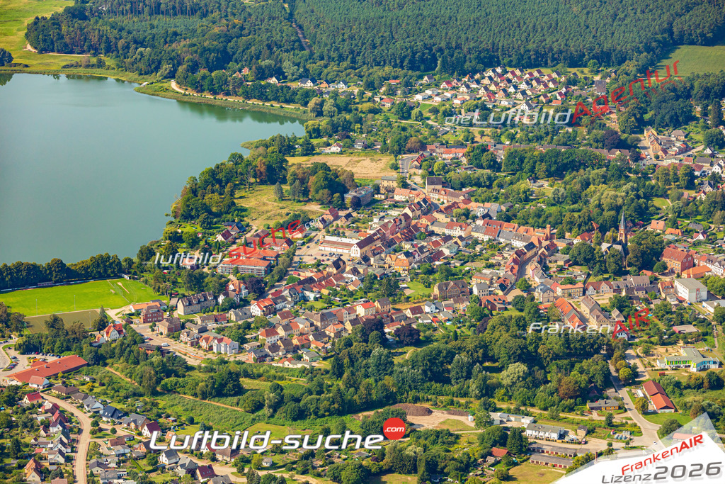 Bild der Stadt Warin - Die Luftaufnahme wurde 2025 vom UL-Flugzeug heraus erstellt ( keine Drohne ) - Hochauflösende Luftaufnahme - für professionelle Ausdrucke geeignet. Die Geschenkidee !Hier alle&nbsp;Infos zur Lizenzierung der LuftaufnahmeWir fliegen auch dieses Jahr wieder in Ihre Region um Luftbilder zu erstellen.- Luftbild anfragen