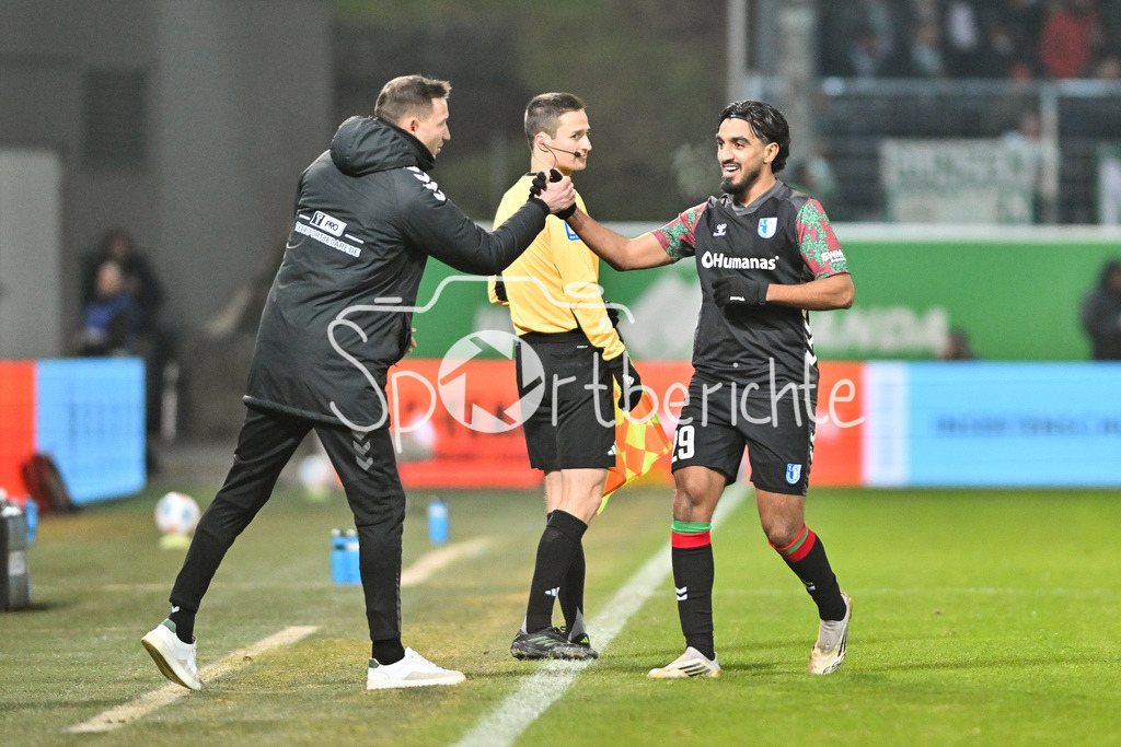 SpVgg Greuther Fürth - 1. FC Magdeburg | FUERTH, GERMANY - 06. FEBRUARY: Jubel der Magdeburger nach dem Treffer zum 1-3 durch Rayan GHRIEB (1. FC Magdeburg 29) / Tor / Torschuetze / Freude / Happy während dem Match zwischen der SpVgg Greuther Fürth und dem 1. FC Magdeburg am 21. Spieltag der 2. Bundesliga im Sportpark Ronhof Thomas Sommer
