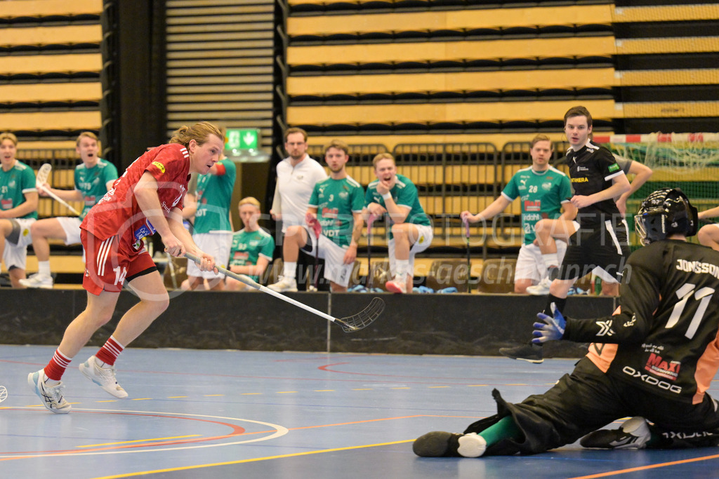 Lillan IBK vs Strängnäs IBK - 17. März 2024 | Lillan IBK vs Strängnäs IBK
Idrottshuset Örebro, Arenahallen, Örebro
Andreas Wisen (#14 Strängnäs IBK) against Olle Jonsson (#11 Lillan IBK).
Bild: Sportfotografie Markus Aeschimann | www.markus-aeschimann.ch - Realisiert mit Pictrs.com