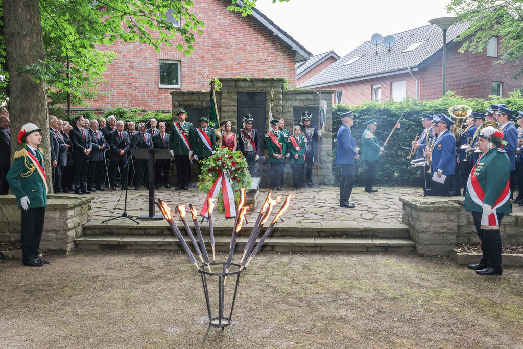 top-top.de 240531-096 | Foto, Video, Fotografie, Videografie, Fotobox, DJ, Discjockey, Musik, Musikbox, Veranstaltung, Photobooth, Amazon, Ebay, Buchtipp, Bestseller, Autor, Verlag, Buch, Wesel, Hamminkeln, NRW, Dinslaken, Rees, Drohne, Hochzeit, Party, Fotobox, Wesel, Fotograf