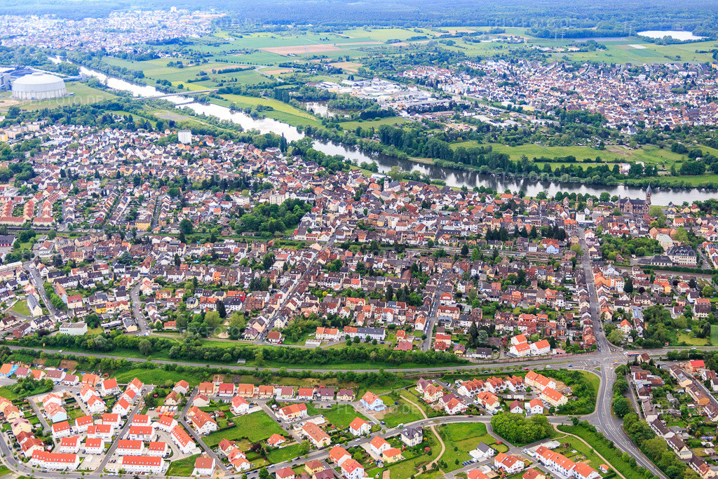 Luftbild: Stadtansicht am Main jenseits der Auheimer Straße aus Norden im Ortsteil Großauheim in Hanau im Bundesland Hessen in Deutschland. Foto: IMG_088871.jpg vom 20.05.2016 durch Werner Riehm/FLY-FOTO.de