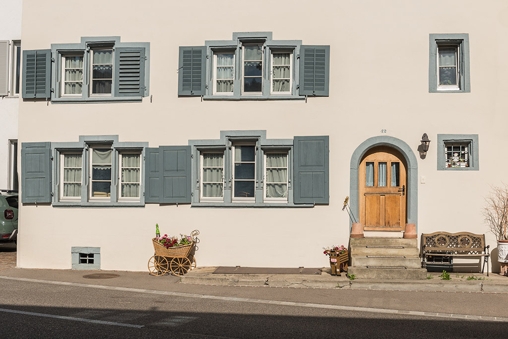 Fassade Hauptstrasse 42 | in Bubendorf, Baselland, Schweiz. - Realisiert mit Pictrs.com