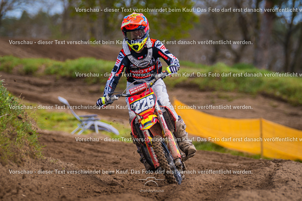 04_13_Bensdorf_85-2113 | Sportfotografin aus Berlin-Brandenburg mit Fokus auf Motocross. Ich halte deine sportliche Leistung und echte Emotionen auf und neben der Strecke professionell fest. Entdecke die Fotos von deinem Rennen und bestelle sie direkt hier im Shop.