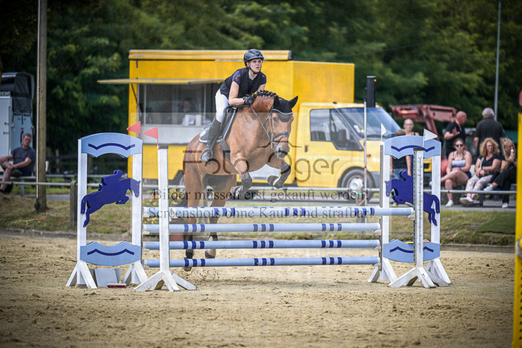 DOS_1859 | Entdecke hochwertige Reitturnierfotos von Foto Oger. Professionell, emotional und authentisch – jetzt Lieblingsmomente im Shop bestellen.Deutschlandweite Turnierfotografie. - Realisiert mit Pictrs.com