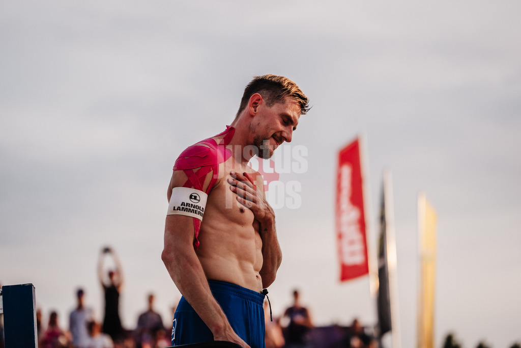 Beachvolleyball | Männer | Allianz German Beach Tour 2025 | Tourstop Bremen | 14.06.2025 | Bennet Poniewaz verbeugt sich