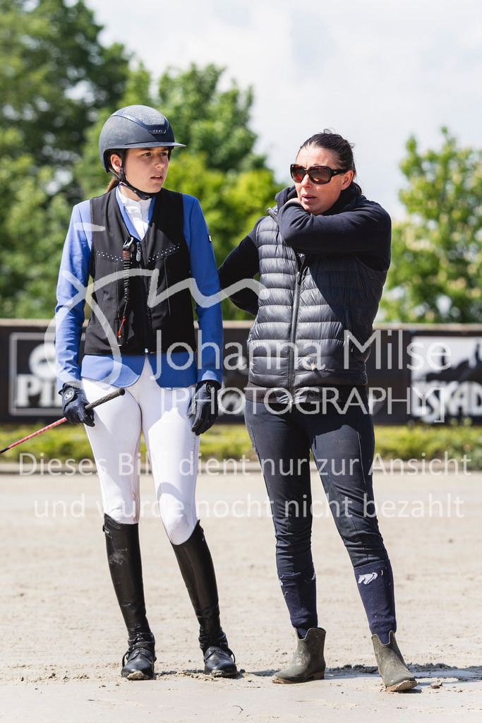 260509_PfSpTa_13_M2-Spr-302 | Deine schönsten Turniermomente als professionelle Fotos! Entdecke hochwertige Pferdesport-Fotografie im Online-Shop. Jetzt Fotos finden & bestellen!
