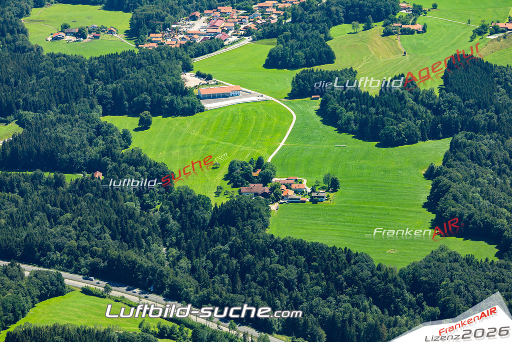 Aktuelles Luftbild von Loiderding Irschenberg - Die Luftaufnahme wurde 2022 mittels UL-Flugzeug erstellt ( keine Drohne ) - hochauflösende Kamera-Systeme von  Canon -Beste Qualität - Für grossformatige Ausdrucke geeignet. Die Geschenkidee !