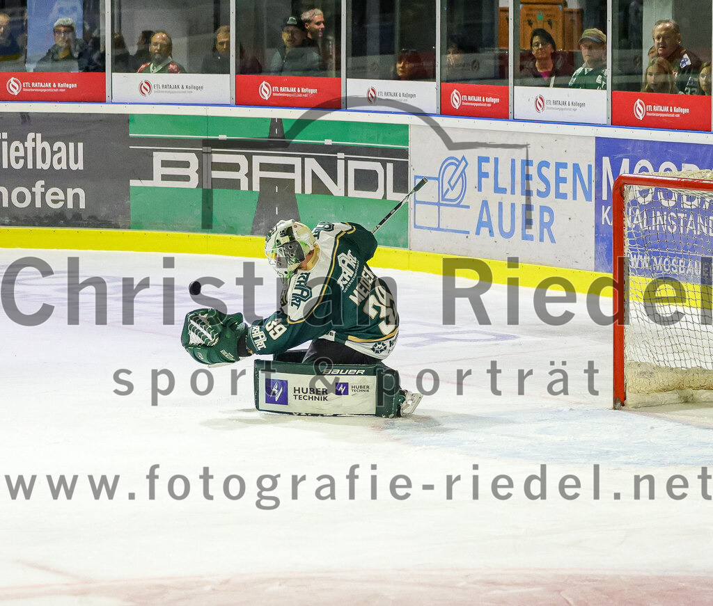 2025-09-26_129_TSV_Erding_gegen_SC_Riessersee | Erding, Deutschland, 26.09.2025:Eishockey, Oberliga Süd 2025 / 2026, 3. Spieltag, TSV Erding gegen SC Riessersee, Endergebnis: 3:5Torwart Leon Meder (Erding Gladiators, #39)Foto: Christian Riedel / fotografie-riedel.net