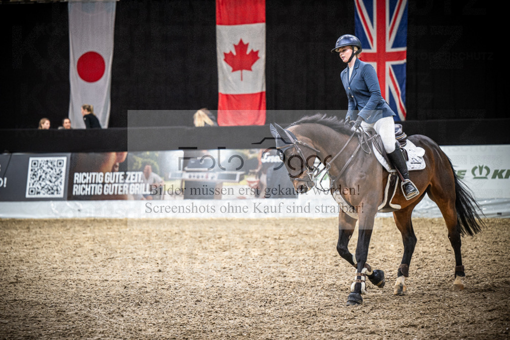 DOS_1139 | Entdecke hochwertige Reitturnierfotos von Foto Oger. Professionell, emotional und authentisch – jetzt Lieblingsmomente im Shop bestellen.Deutschlandweite Turnierfotografie. - Realisiert mit Pictrs.com