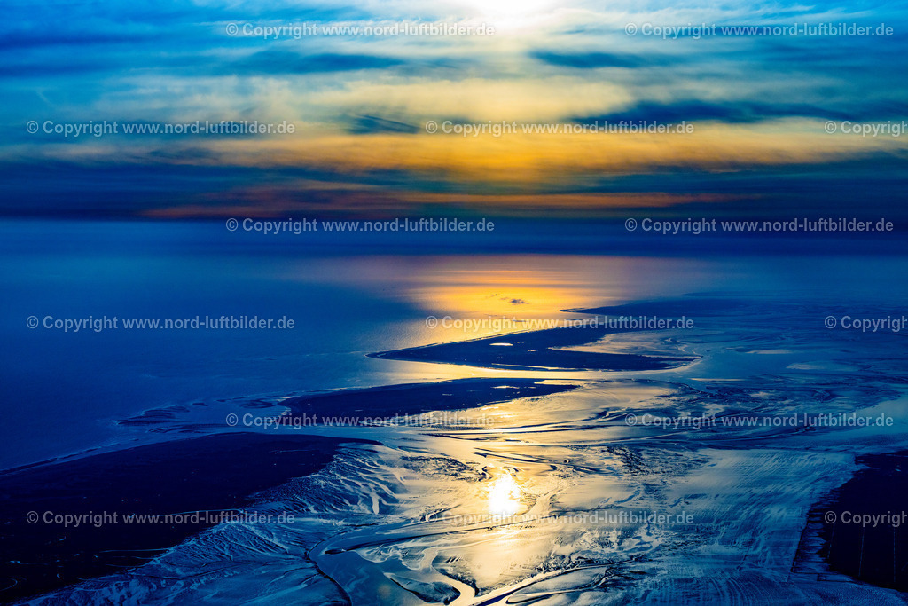 Baltrum_Langeoog_Spiekeroog_Sonnenaufgang_ELS_4480190523 | BALTRUM 19.05.2023 Wattenmeer der Nordsee- Küste beim Sonnenaufgang in Baltrum im Bundesland Niedersachsen, Deutschland. Weiterführende Informationen bei: Nordseeheilbad Insel Baltrum. // Wadden Sea of North Sea Coast at sunrise in Baltrum in the state Lower Saxony, Germany. Further information at: Nordseeheilbad Insel Baltrum. Foto: Martin Elsen