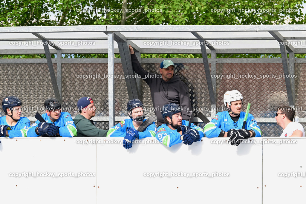 SV ASKÖ Ballhockey Villach vs. Ultras Spittal | Spielerbank ASKÖ Ballhockey Villach, Headcoach SV ASKÖ Ballhockey Peter Ahammer, SV ASKÖ Ballhockey Villach vs. Ultras Spittal, SV ASKÖ Ballhockey Villach vs. Ultras Spittal am 10.05.2026 in Villach (Alpen Arena ), Austria, (Photo by Bernd Stefan)
