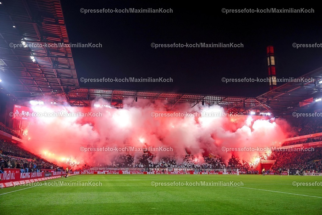 1FC14012601010 | 14.01.2026, Fußball, 1. FC Köln - FC Bayern München, 1. Fußball Bundesliga, 17. Spieltag, RheinEnergie-STADION, Saison 2025 2026: Die Fightclub Choreografie vor dem Spiel sorgt für eine Spielunterbrechung. Dichter Nebel Rauch legt sich nach dem Zünden von Pyrotechnik auf das Spielfeld.   DFB regulations prohibit any use of photographs as image sequences and or quasi-video.